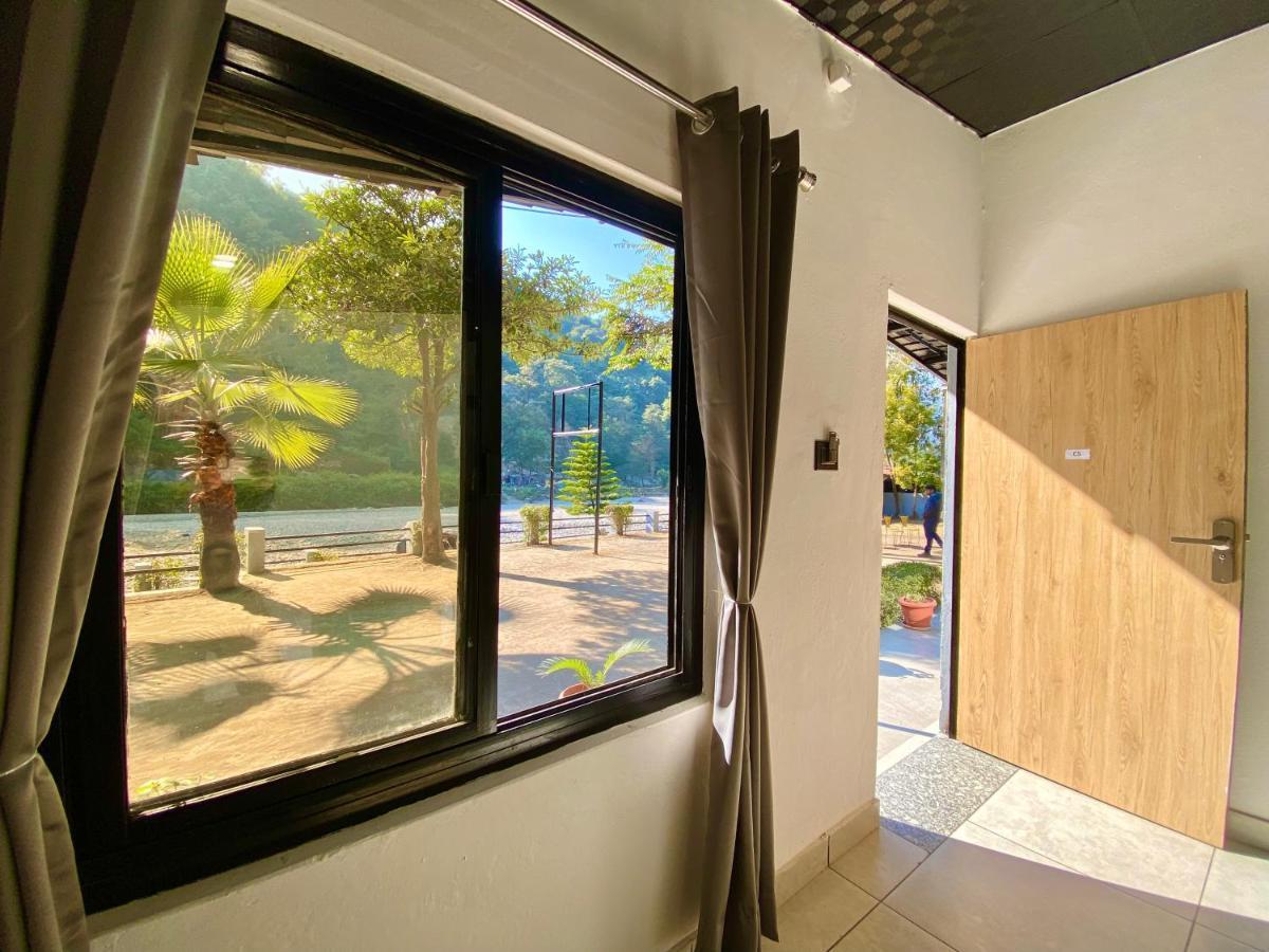 Euphoric River Resort Rišikéš Exteriér fotografie