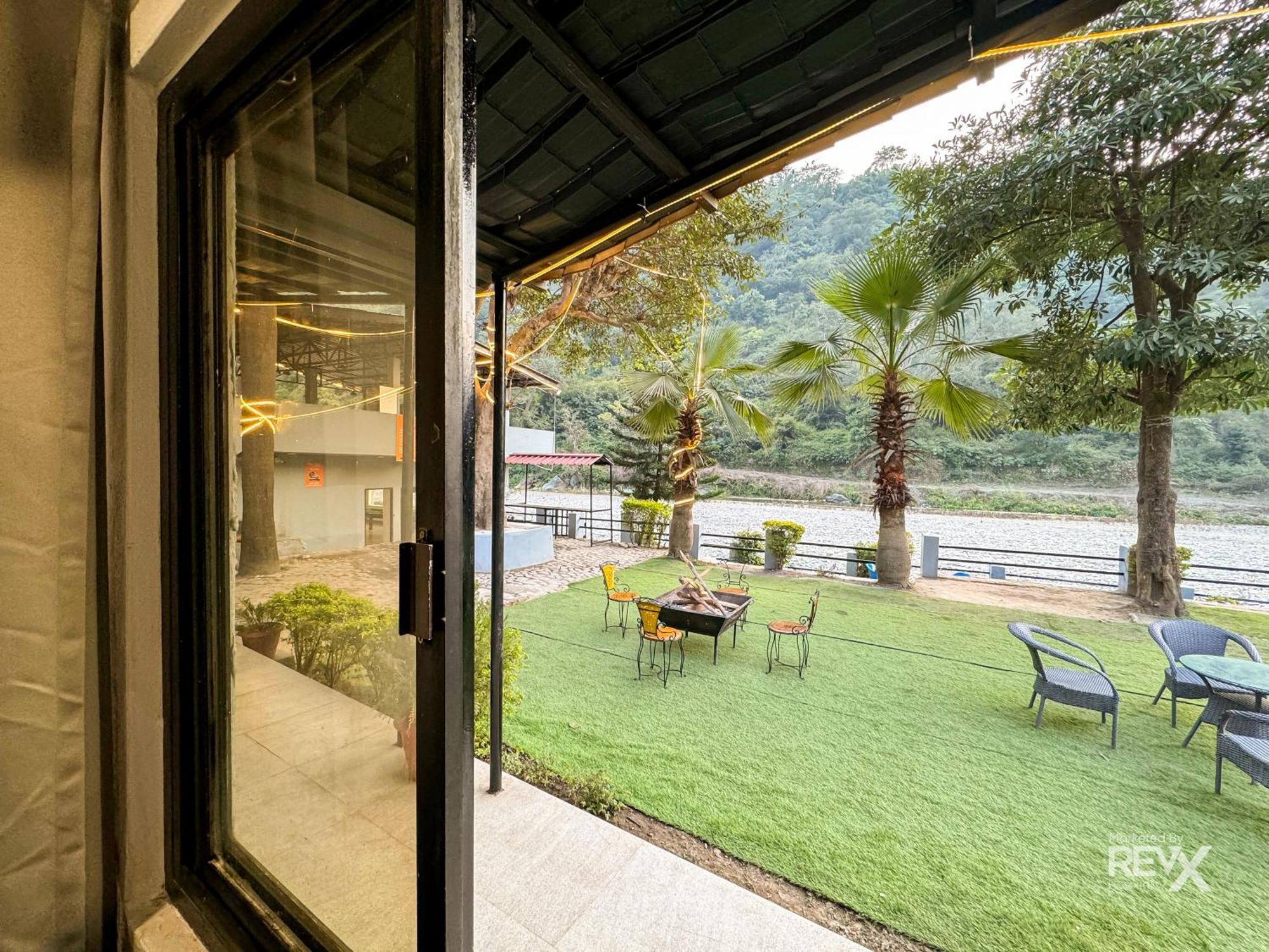 Euphoric River Resort Rišikéš Exteriér fotografie