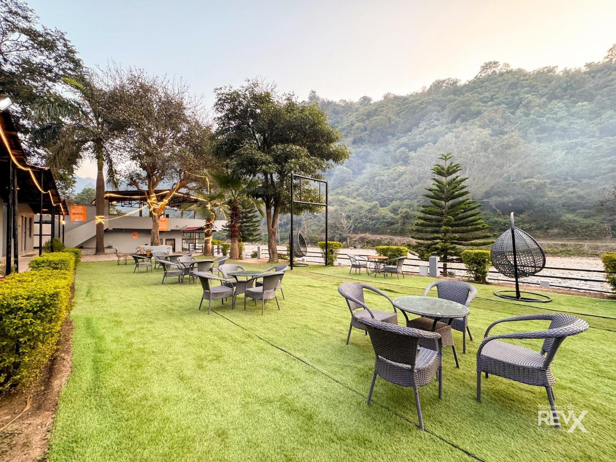 Euphoric River Resort Rišikéš Exteriér fotografie